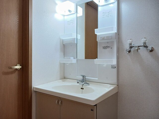 グランアルシェ　Ｂ棟の洗面所|忙しい朝には欠かせない洗面所です