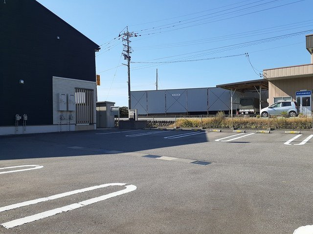 フルス　フリーデの駐車場|車をお持ちの方に嬉しい駐車場付きの物件です