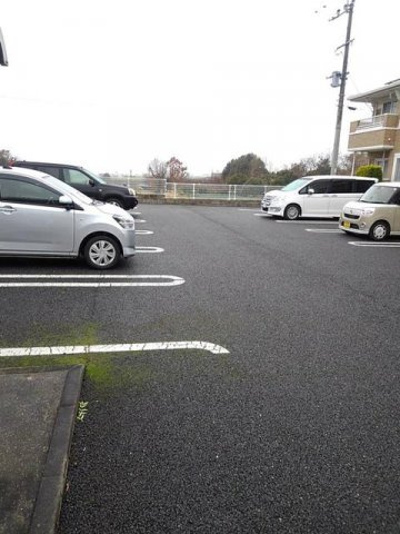 クレバー　レンドＢの駐車場