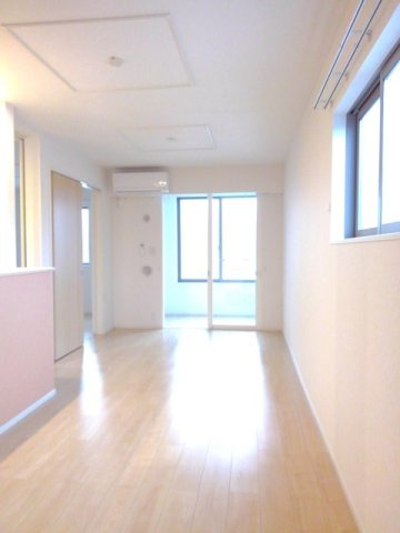 シャンティＢの居間・リビング