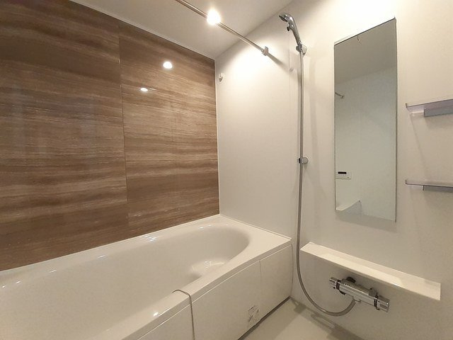 ベルモア長附の浴室