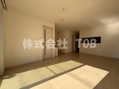 【居間・リビング】 | SHUKURA白糸台1号棟 | 1F　LDK17.8帖※クリーニング完了前※