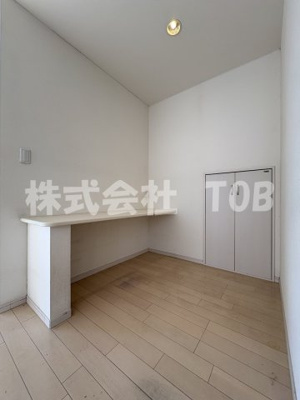 【その他】 | SHUKURA白糸台1号棟 | 1F　LDK17.8帖　デスク※クリーニング完了前※