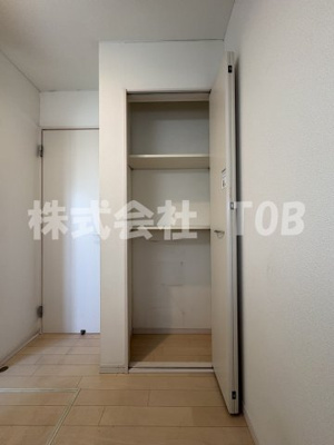 【収納】 | SHUKURA白糸台1号棟 | 1F　脱衣スペース収納※クリーニング完了前※