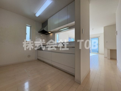 【居間・リビング】 | SHUKURA白糸台1号棟 | 1F　LDK17.8帖※クリーニング完了前※