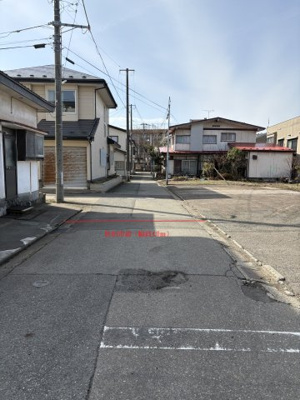 【前面道路含む現地写真】 | 秋田市土崎港中央六丁目　土地 | 敷地に接道する「土崎中央六丁目７号線」は、幅員4ｍの道路です。