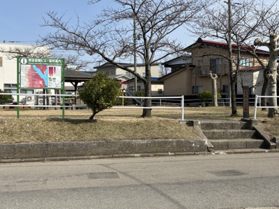 【周辺】 | 秋田市土崎港中央六丁目　土地 | 琴平第一街区公園の入口近くの土地です。
