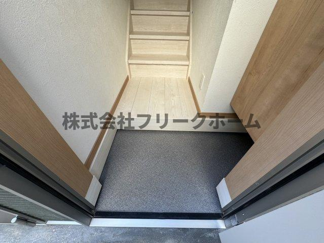 三鷹市井口５丁目のアパートの玄関