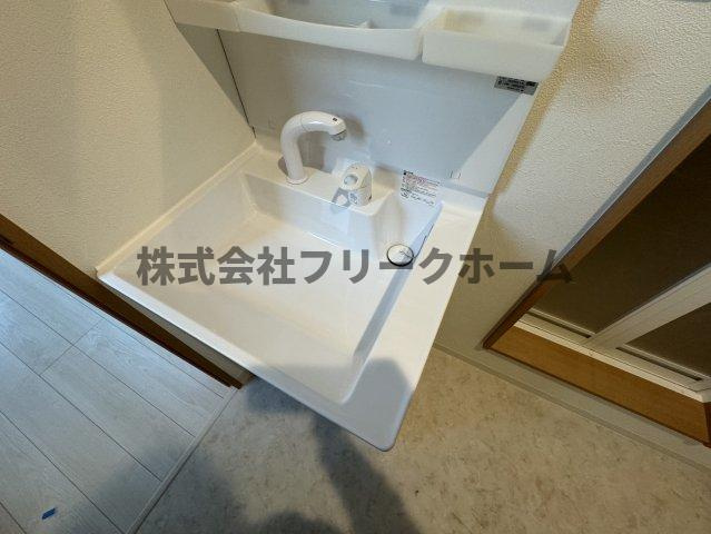 三鷹市井口５丁目のアパートの独立洗面台