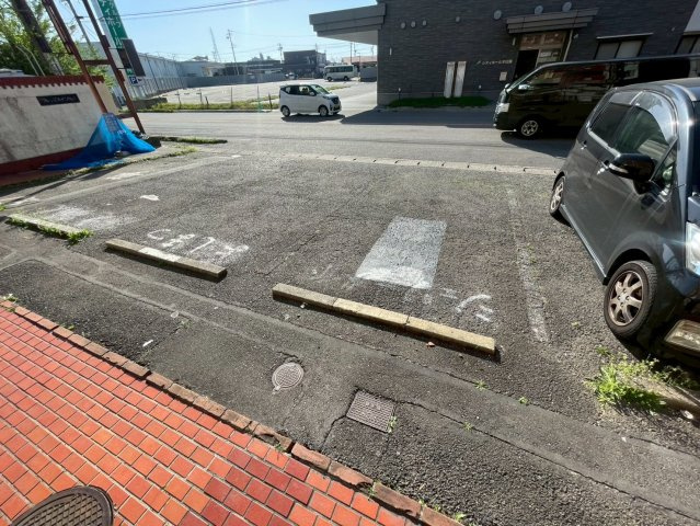 フレンズハイツNo.1の駐車場