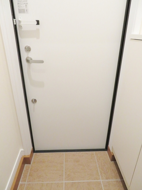 三鷹市井口５丁目のアパートの玄関