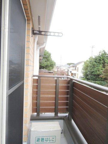 三鷹市井口５丁目のアパートのバルコニー