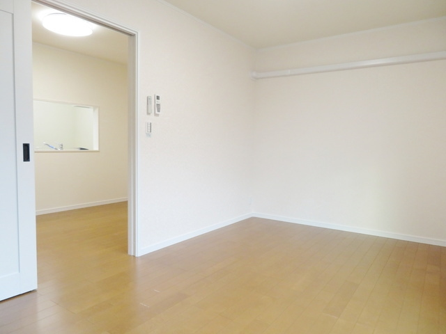 三鷹市井口５丁目のアパートの居間・リビング