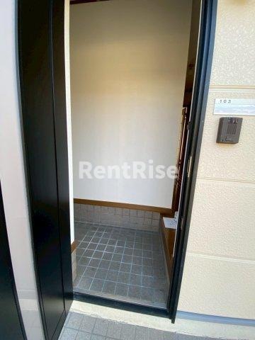 ファミーユ2000の玄関