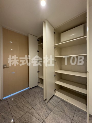 【収納】 | パークシティ浜田山Ｄ棟-再契約型定期借家- | 廊下　収納①
