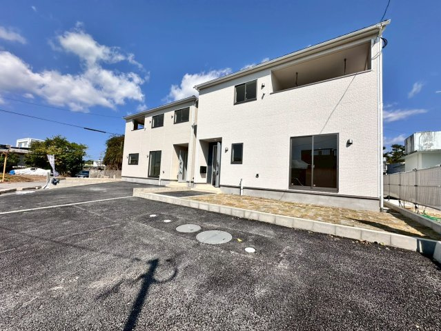 ♥♥宜野座村漢那第2-1号棟（全４棟）の前面道路含む現地写真