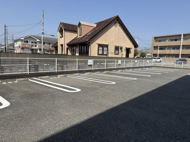 メゾン・ジエルメＭの駐車場