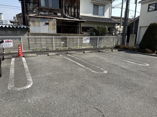パレ・ロジュマンの駐車場
