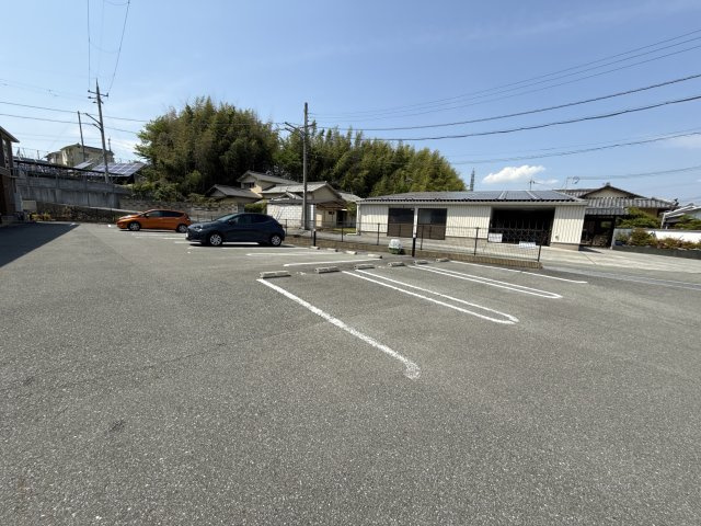 ファイン　コルソⅤの駐車場