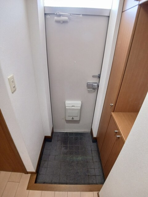 カルフール・ヒルズ　Ａの玄関