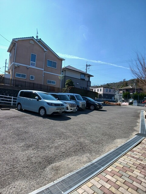 カルフール・ヒルズ　Ａの駐車場