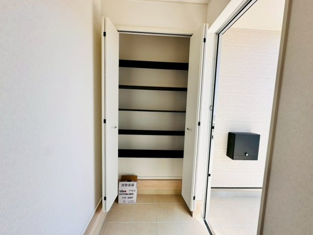 ♥♥宜野座村漢那第2-2号棟（全４棟）の玄関|シンプルで使いやすい玄関です