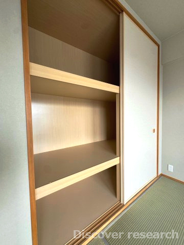 パークウエスト東京イーストブロックC棟の収納|【押入】
３段の押入れになっていて収納しやすそうです。
