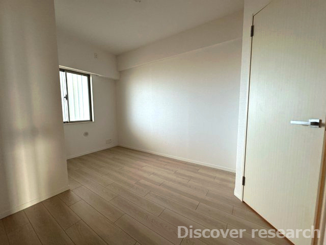 パークウエスト東京イーストブロックC棟の洋室|【洋室2（約5.3帖）】
コンパクトな洋室で落ち着きのある空間です。