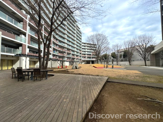 パークウエスト東京イーストブロックC棟のその他共用部分|【敷地内広場】
敷地内にはちょっとした遊具やベンチなどがあります。