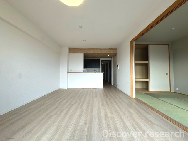 パークウエスト東京イーストブロックC棟の居間・リビング|【LDK（約15.0帖）】
※CGによる家具や小物を取り除いた画像です。