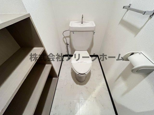 武蔵野市中町２丁目の賃貸マンションのトイレ