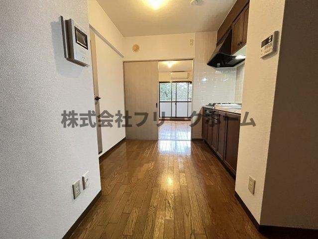 武蔵野市中町２丁目の賃貸マンションの居間・リビング