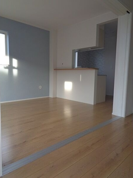 NAVIA B棟の居間・リビング