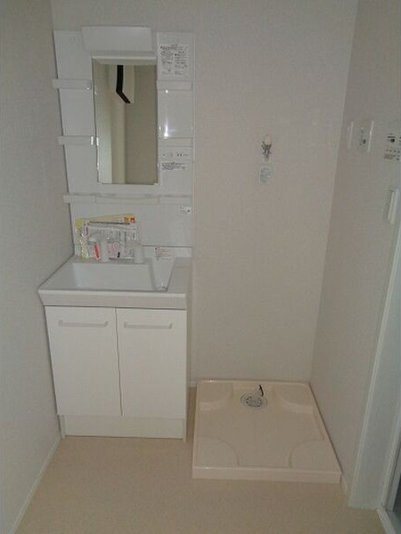 NAVIA B棟の洗面所