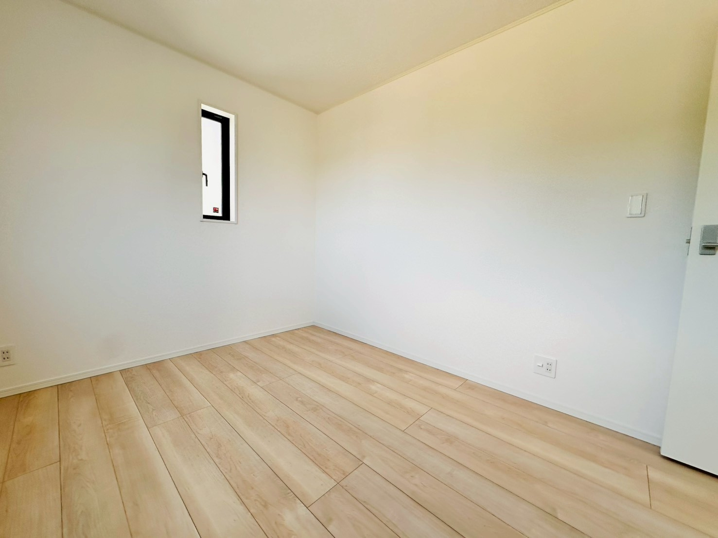 ♥♥宜野座村漢那第2-3号棟（全４棟）の洋室|明るい洋室です