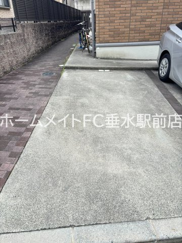 エストドミールの駐車場