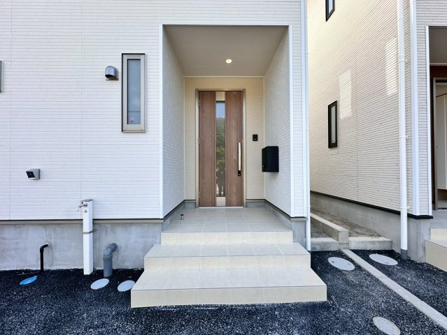 ♥♥宜野座村漢那第2-4号棟（全４棟）の玄関