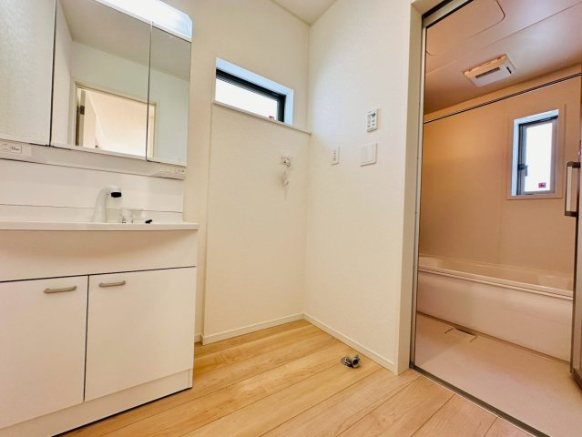 ♥♥宜野座村漢那第2-4号棟（全４棟）の独立洗面台