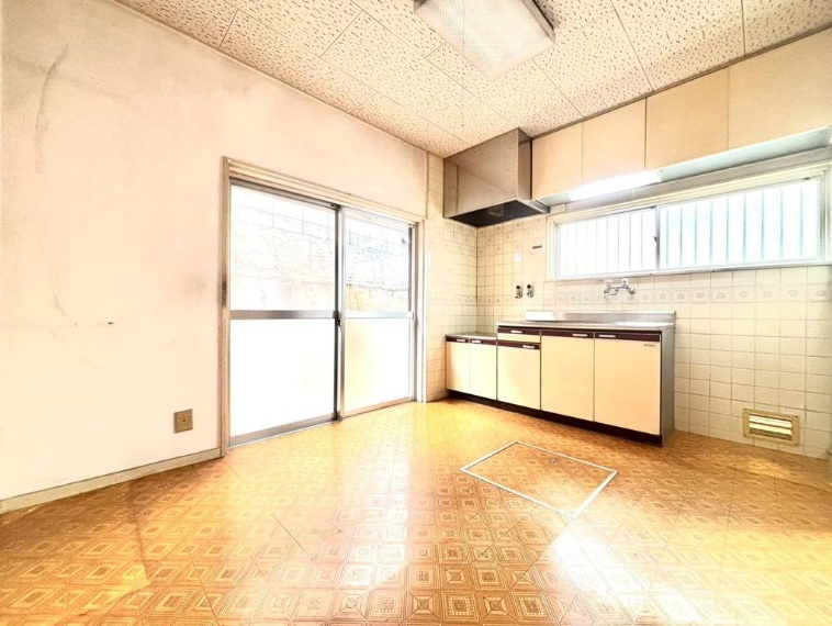 神戸市垂水区旭が丘1丁目のキッチン|壁付キッチンなのでダイニングを広々使えます！