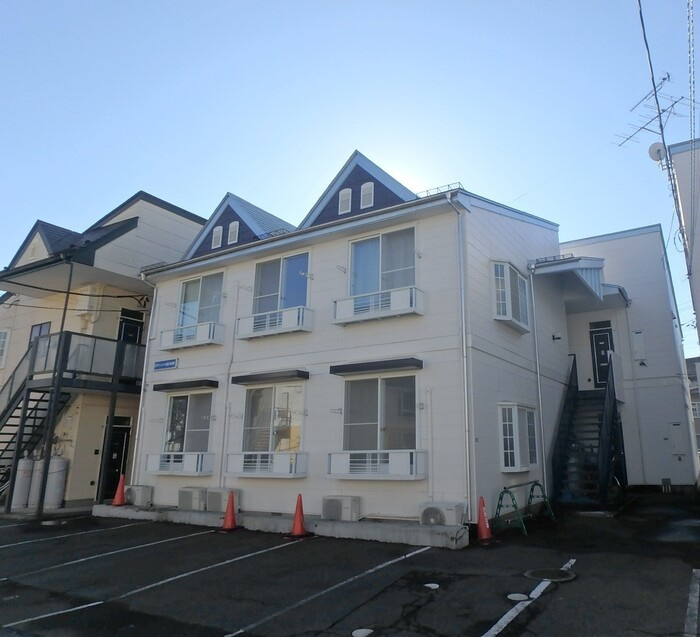 ホワイトコート前九年　Ｂの外観