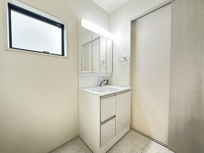 【独立洗面台】 | 清瀬市下宿2丁目　新築一戸建住宅　全19棟　(志木本店) | 使い勝手の良い三面化粧台