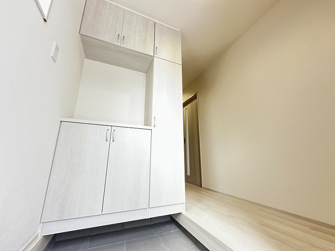【玄関】 | 清瀬市下宿2丁目　新築一戸建住宅　全19棟　(志木本店) | 収納力のあるシューズボックス