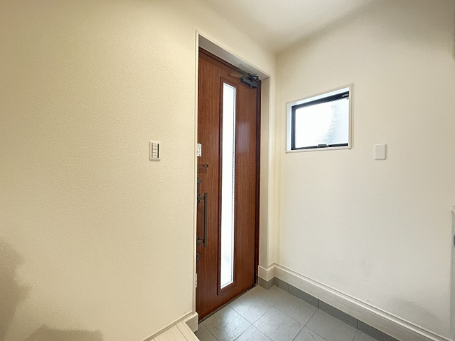 【玄関】 | 清瀬市下宿2丁目　新築一戸建住宅　全19棟　(志木本店) | 自然光が入る玄関