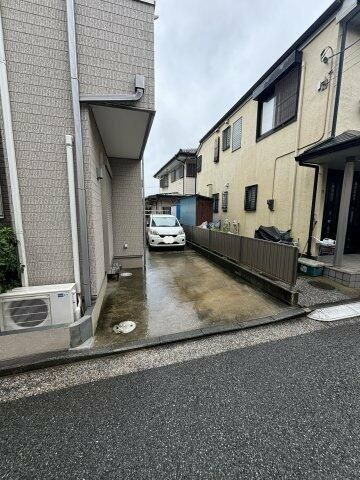 岡村戸建の駐車場