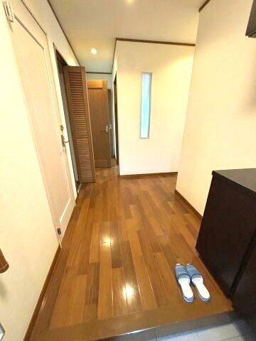 岡村戸建の玄関