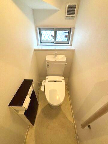 岡村戸建のトイレ