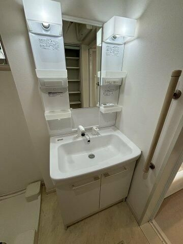 岡村戸建の洗面所