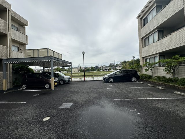 リジェールAの駐車場