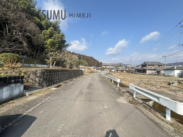 姫路市夢前町戸倉/売土地の前面道路含む現地写真