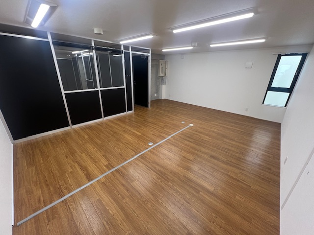 Forensic Square Tokyo bldgの居間・リビング
